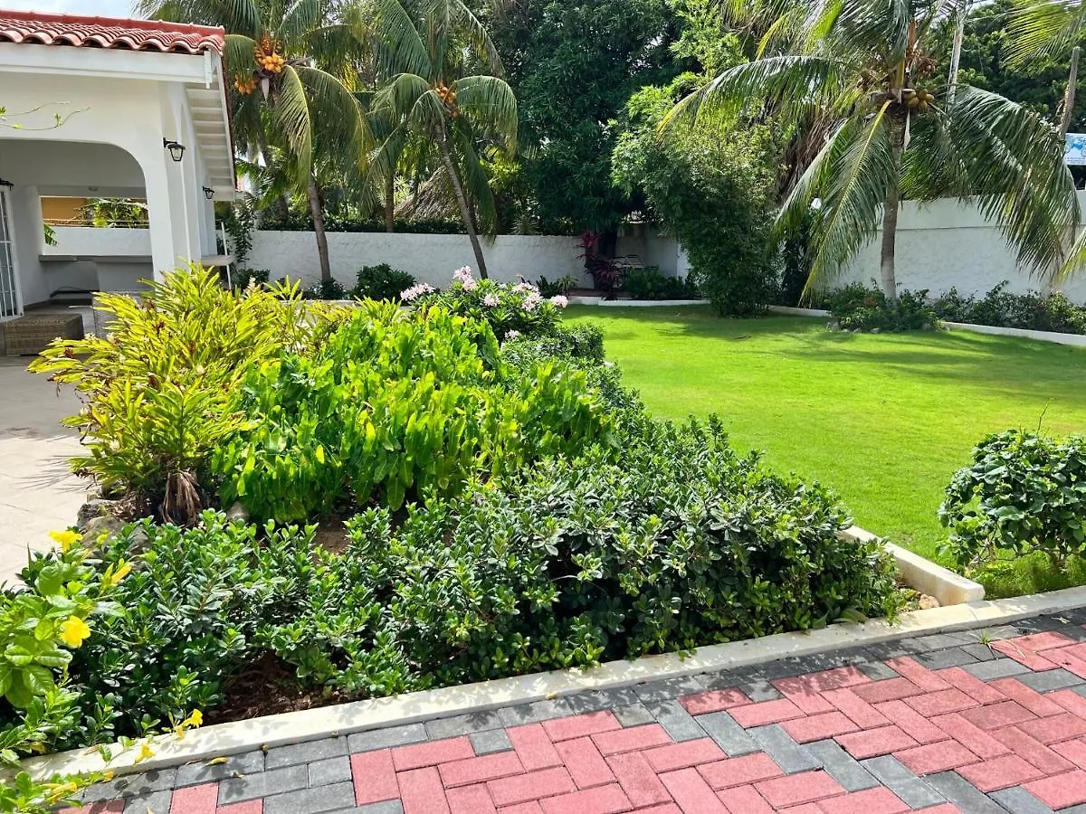 Luxury Villa With Private Pool Near Mambo And Cabana Beach Willemstad
