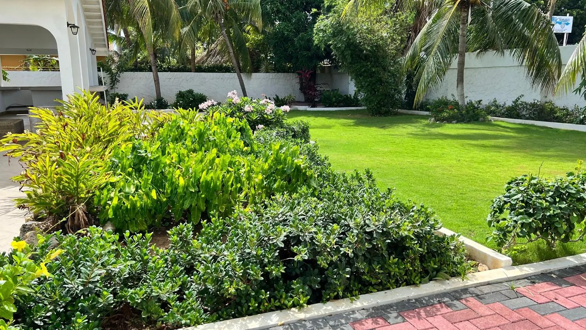 Luxury Villa With Private Pool Near Mambo And Cabana Beach Willemstad